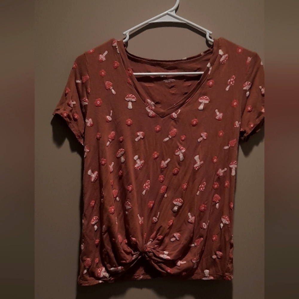 Small brown mushroom-print t-shirt